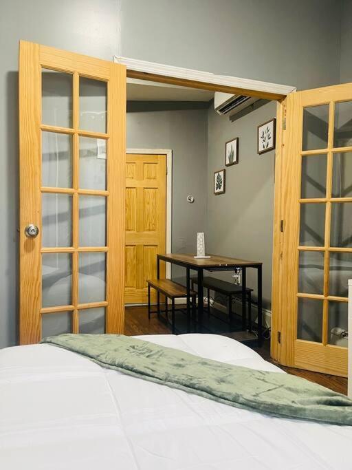 Cozy Studio Staycation - Brooklyn Close To Train Stations Нью-Йорк Екстер'єр фото